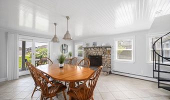 7 Conant Ave, Narragansett, RI 02882