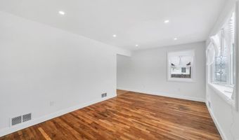 33 Silverpine Dr, Amityville, NY 11701