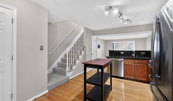 1455- B N VAN DORN St, Alexandria, VA 22304