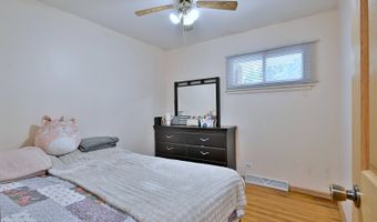 511 W BYRON Ave, Addison, IL 60101