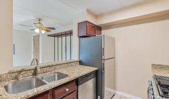 300 W FULLERTON Ave 102, Addison, IL 60101