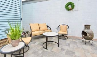 693 Thames St 1, Newport, RI 02840