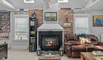 21 Slocum St, Newport, RI 02840