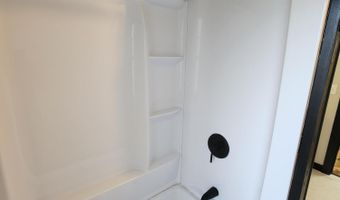 23 W Anderson St, Aurora, MO 65605