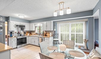 7 Hawthorn Cir, Albany, NY 12203