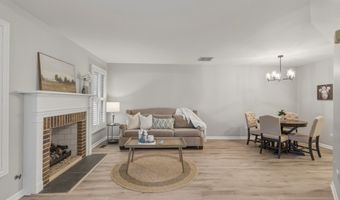 1934 N Charter Point Dr, Arlington Heights, IL 60004
