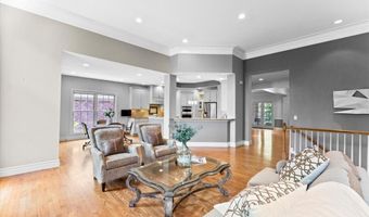324 Meadowbrook Country Club Est, Ballwin, MO 63011
