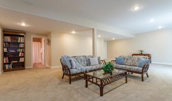 1943 Spyglass Dr, Asbury, IA 52002