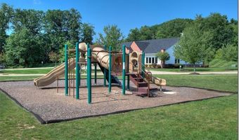 792 NANCY Dr, Aurora, OH 44202