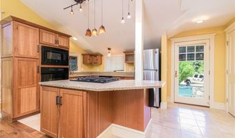 137 Narragansett Ave, Jamestown, RI 02835