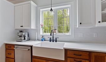 25 Kristin Dr, Cranston, RI 02921