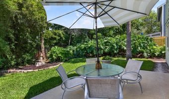 186 PINE St, Atlantic Beach, FL 32233