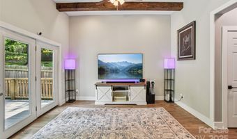 8 Apple Ln, Asheville, NC 28804