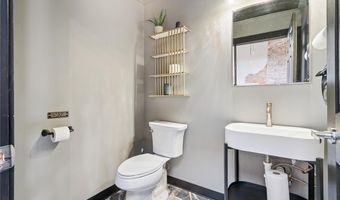 103 E Main St, Anamosa, IA 52205