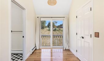 18 J H Dwyer Dr, Middletown, RI 02842