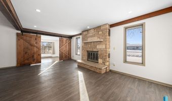 702 S 3rd St, Beresford, SD 57004