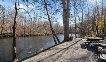 2 School St 130, Lincoln, RI 02802