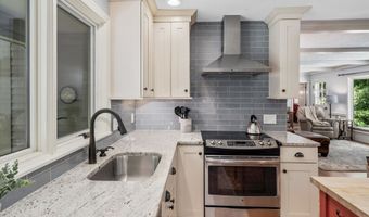10 Buttonwood Rd, Bedford, NH 03110