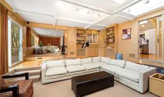 12 Georgiana Dr, Cumberland, RI 02864