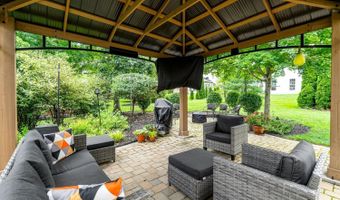 5660 Miss Royal Pass Dr, Miami, OH 45140