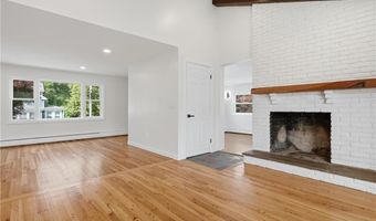 25 Stoneham St, Cranston, RI 02920