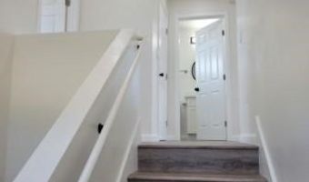 1170 Wanaka St A, Honolulu, HI 96818