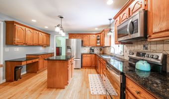 17 Hoyt Rd, Bethel, CT 06801