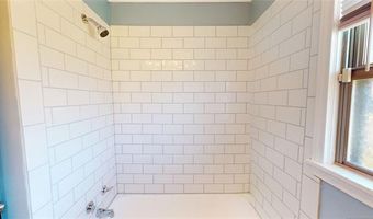 520 N Crownpoint Dr, Ada, OK 74820