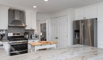 10 Greenbriar Ln, Amherst, NH 03031