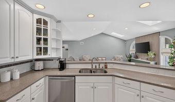 63 Ansel White Dr, Acushnet, MA 02743