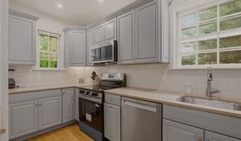 7 Clay St, Newport, RI 02840