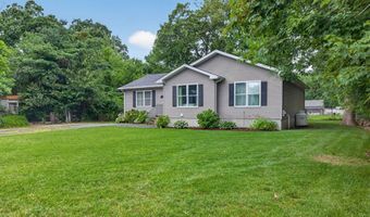 79 Pembroke Ave, Acushnet, MA 02743