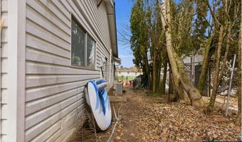 990 Hazel St, Aumsville, OR 97325