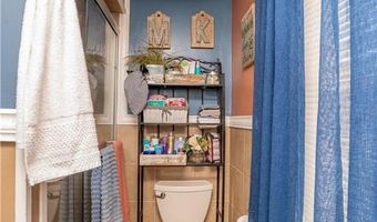 62 SPRING St, Lincoln, RI 02838