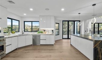 7460 E Hummingbird Cir, Anaheim, CA 92808