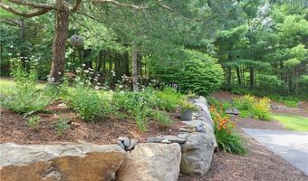 16 Leonard Dr, North Smithfield, RI 02896