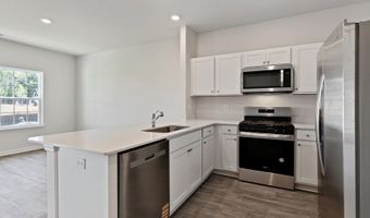 221 Maddox Dr, Aberdeen, NC 28315