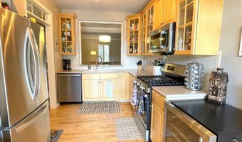 1637 HUNTING CREEK Dr A, Alexandria, VA 22314