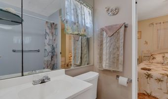 900 Laurel Cir, Barefoot Bay, FL 32976
