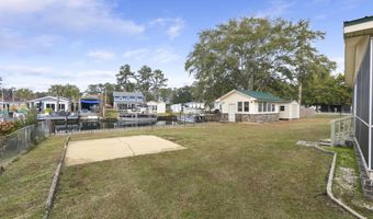 402 Chippendale Ln, Bonneau, SC 29431