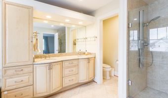 2138 PATRICK HENRY Dr, Arlington, VA 22205