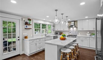 7 Lee Rd, Barrington, RI 02806