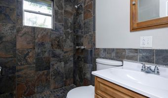 308 S Rinker Ave, Aurora, MO 65605