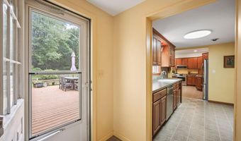 13 Swartzel Dr, Middletown, NJ 07748