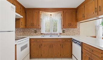 2 High Ridge Dr, Cumberland, RI 02864