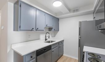 207 S PATRICK St 204, Alexandria, VA 22314