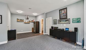 8 Apple Ln, Asheville, NC 28804