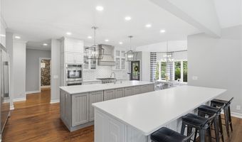 315 Glengarry Dr, Aurora, OH 44202