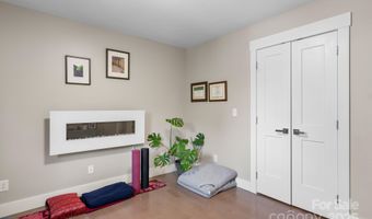 12 Buckshot Ridge Dr, Asheville, NC 28804