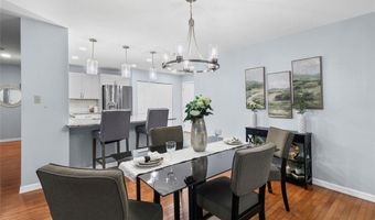 1872 Ridgeview Circle Dr, Ballwin, MO 63021